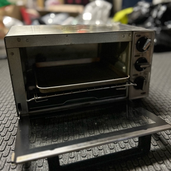 Hamilton Beach Silver Toaster Oven - Picture 2 of 5